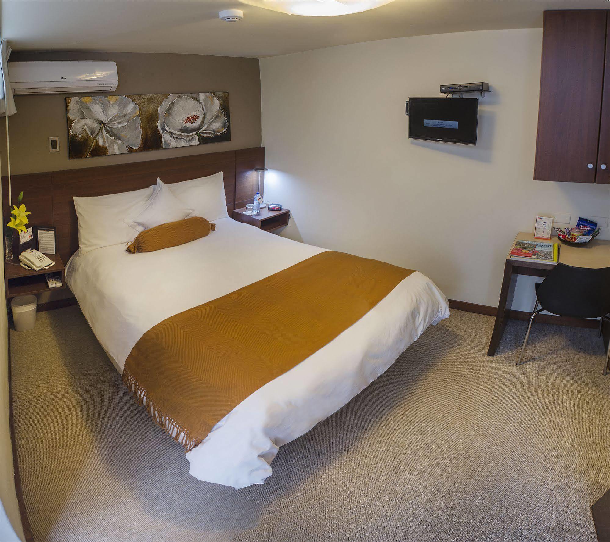 Sm Hotel Лима Екстериор снимка