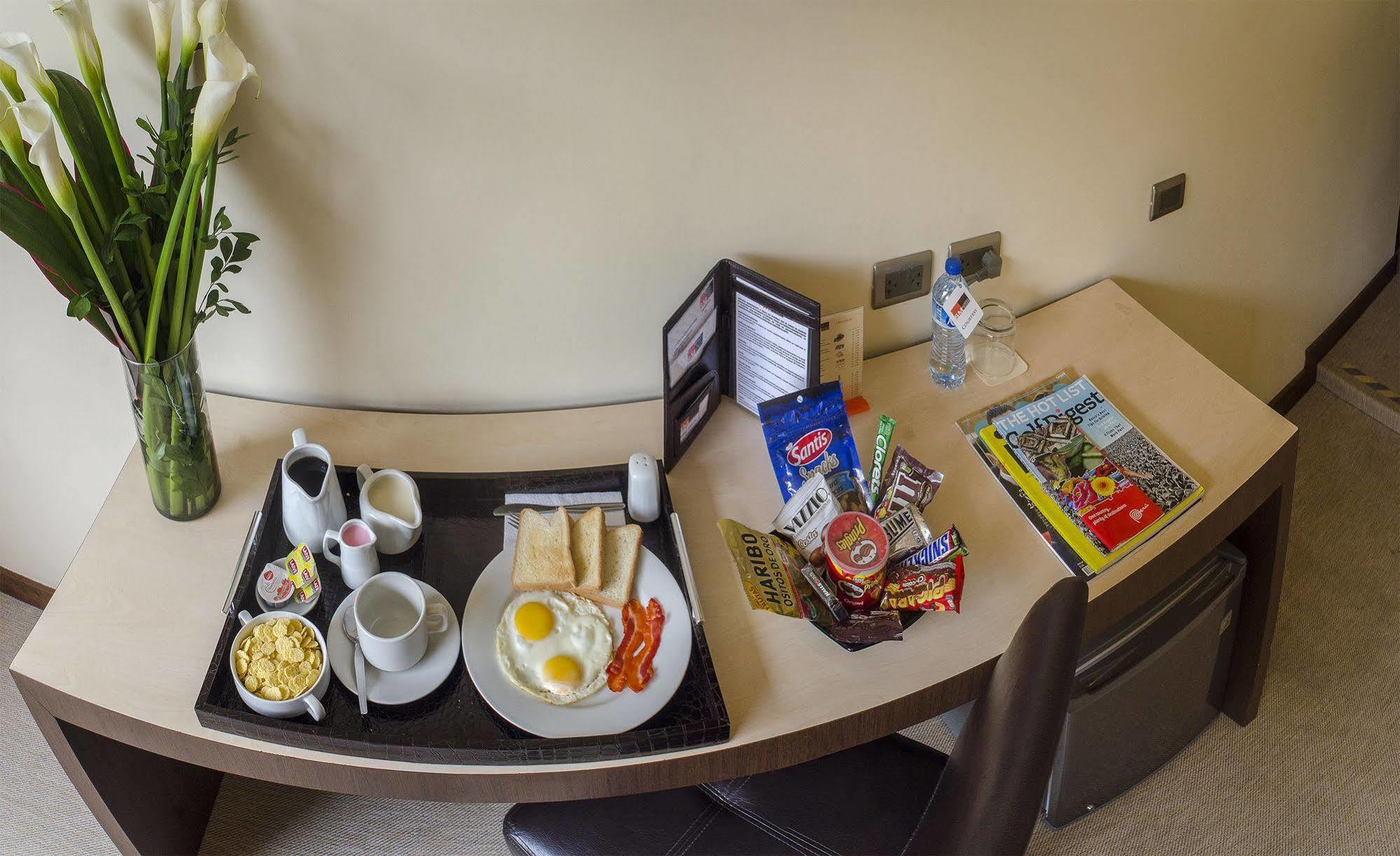 Sm Hotel Лима Екстериор снимка