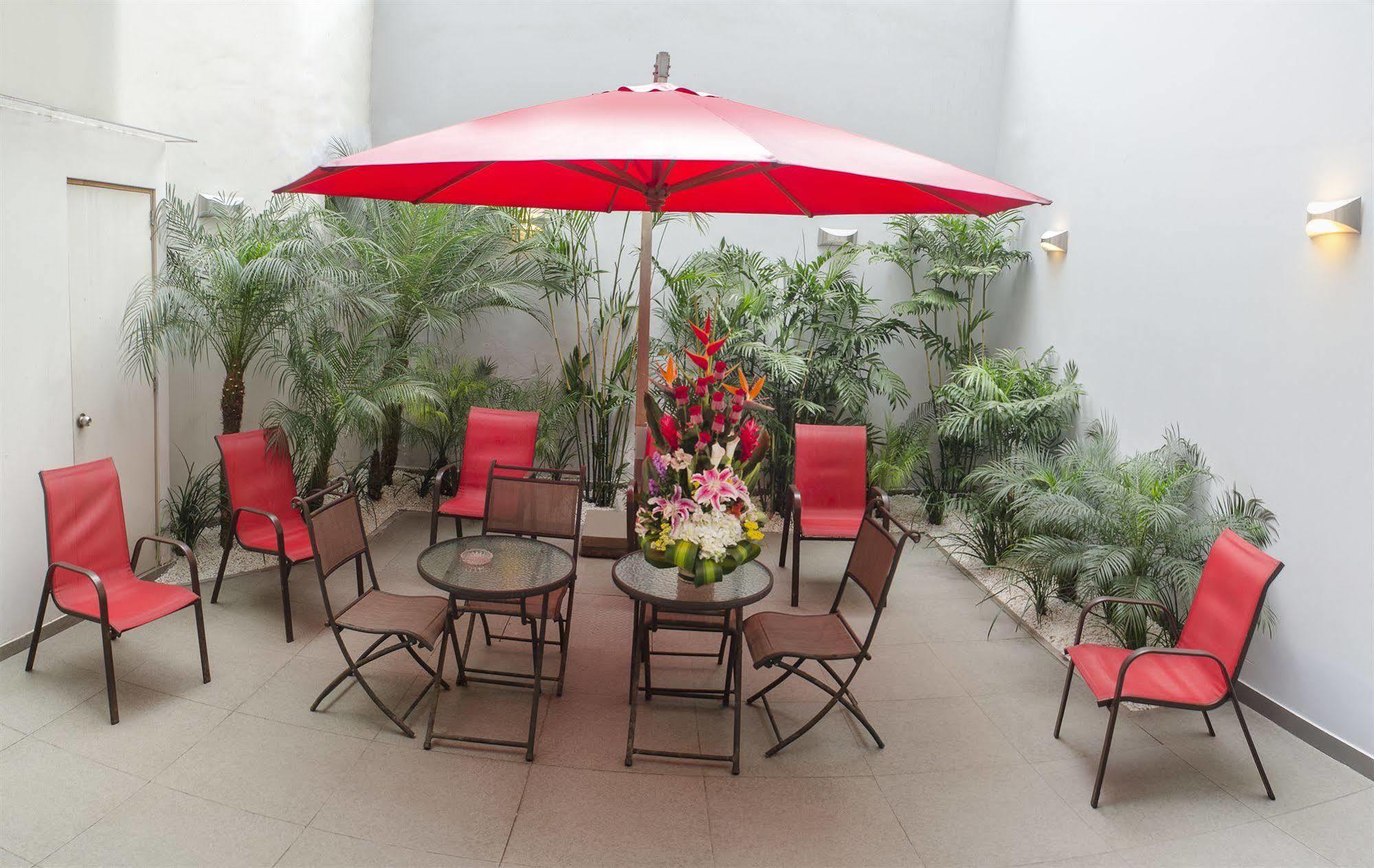 Sm Hotel Лима Екстериор снимка